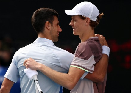 Sinner re degli Australian Open: Djokovic spodestato, si vola in finale